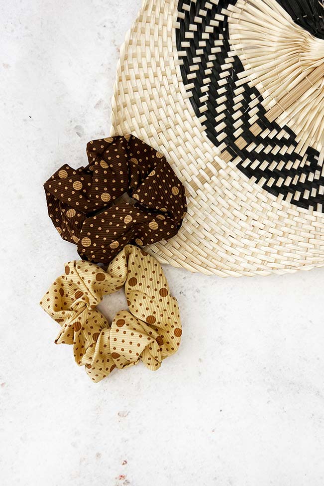 2-scrunchies-100114684