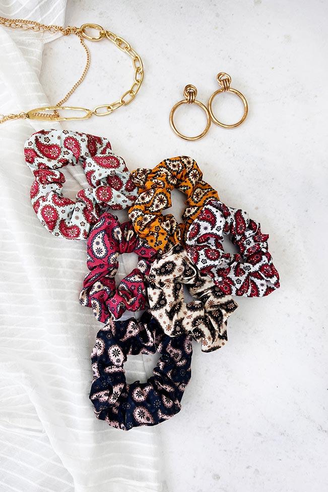 2-scrunchies-100114686