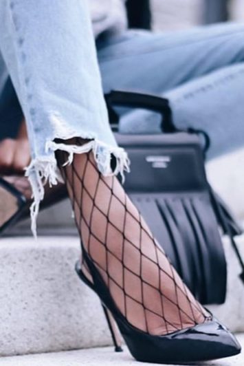 black-fishnet-tights-100100237-lapop-2