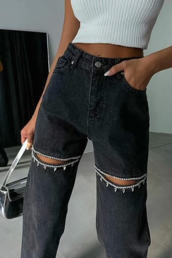 jean-with-tear-and-strass-embellishments-100116949-1-lapop-2