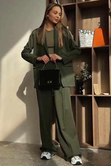 set-koustoumi-se-chaki-apochrosi-100118183-2-lapop-1