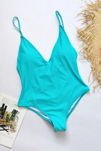 Minimal ολόσωμο μαγιό σε βεραμάν χρώμα με λεπτές ρυθμιζόμενες τιράντες. Άνετο και κομψό, ιδανικό για στιλάτες καλοκαιρινές εμφανίσεις!