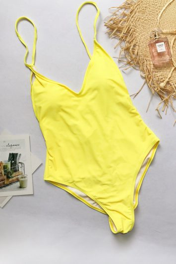 Minimal ολόσωμο μαγιό σε μωβ χρώμα με λεπτές ρυθμιζόμενες τιράντες. Άνετο και κομψό, ιδανικό για στιλάτες καλοκαιρινές εμφανίσεις!