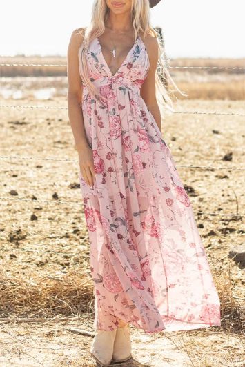 Ρομαντικό μάξι φόρεμα με floral μοτίβο, τιράντες και ανοιχτή πλάτη. Ιδανικό για boho καλοκαιρινές εμφανίσεις με θηλυκότητα και στυλ.