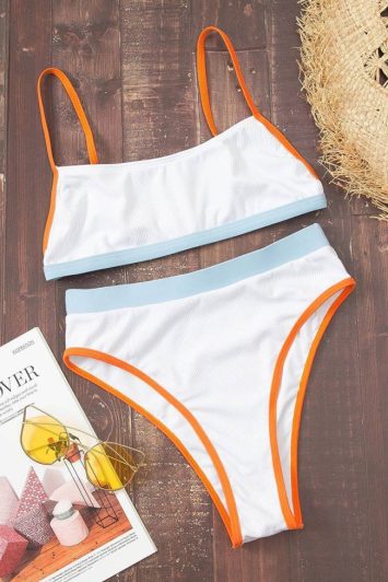 Λευκό rib μπικίνι με ψηλόμεσο bottom & color-blocking λεπτομέρειες. Απόλυτα chic επιλογή για stylish beach looks!