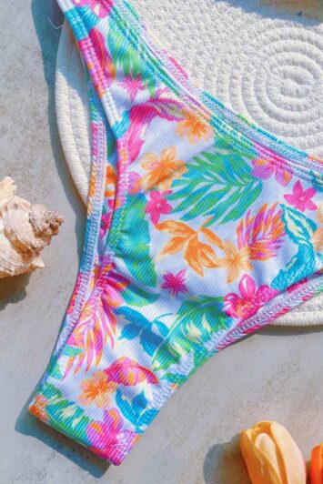 mpikini-floral-kriko-polyxromo-100BA020247-Lapop-(17) Εντυπωσιακό bandeau μπικίνι με κρίκο και floral μοτίβο. Ιδανικό για μοντέρνες καλοκαιρινές εμφανίσεις στην παραλία και την πισίνα.