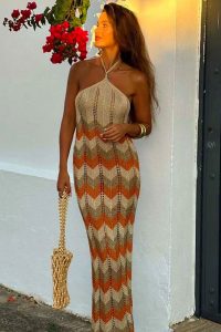 Ανακάλυψε το απόλυτο καλοκαιρινό μάξι πλεκτό φόρεμα με ζιγκ-ζαγκ σχέδιο! Ιδανικό για νησιώτικες διακοπές & boho-chic εμφανίσεις.