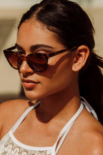 Γυναικεία γυαλιά ηλίου cat-eye με animal print σκελετό – πλάγια όψη