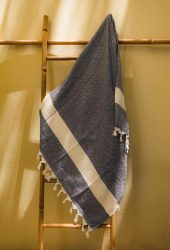 petseta-thalassis-hamam-riges-krossia-mavro-100118311-1-lapop-4