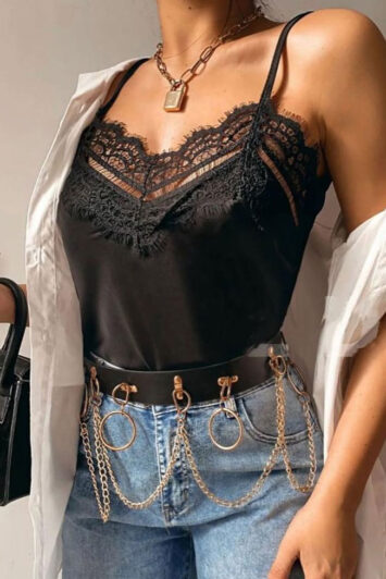 μαύρη σατέν μπλούζα με δαντέλα και τζιν - elegant street style