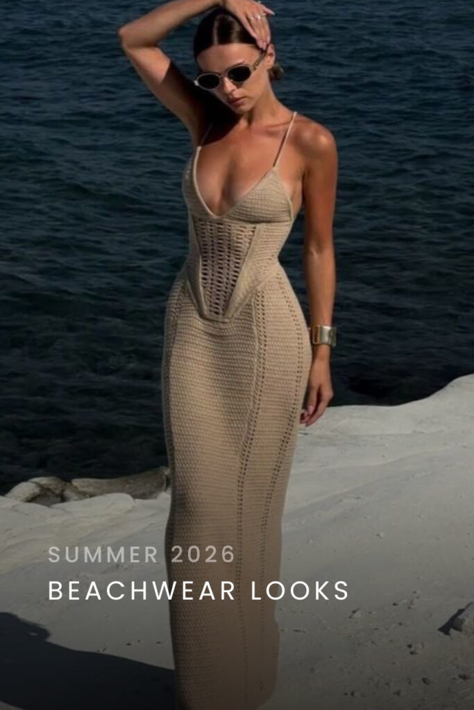 beachwear looks 2026 πλεκτό φόρεμα παραλίας γυναίκα