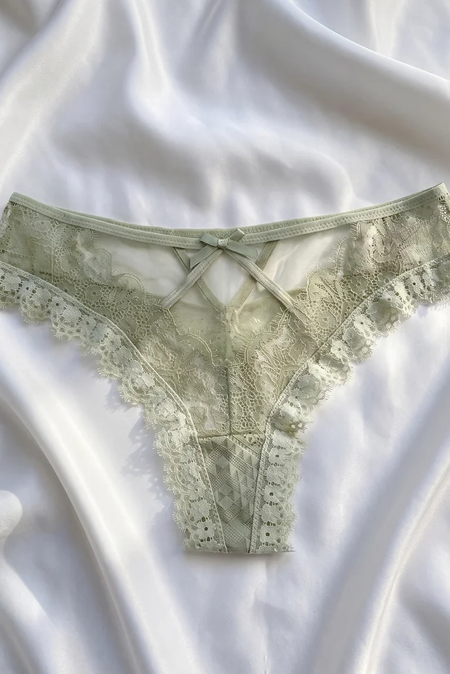 σλιπ δαντέλα φυστικί flat lay μπροστά